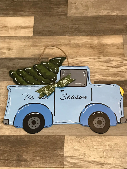 Vintage truck with Christmas tree - Doorhangerjunction