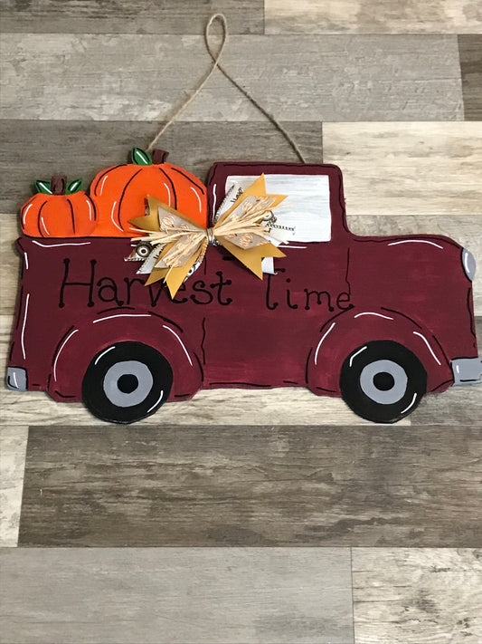 Vintage truck with pumpkins - Doorhangerjunction